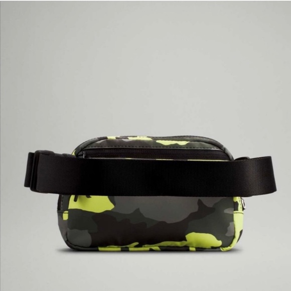 Lululemon everyday belt bag crossbody new without tags. - Picture 4 of 6